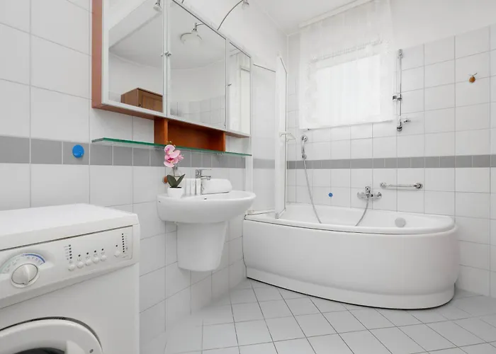 Spacious Pet Friendly In By Renters *