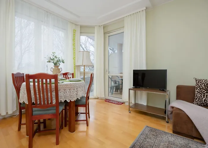 Apartament Spacious Pet Friendly In By Renters