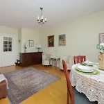 아파트 Spacious Pet Friendly In By Renters