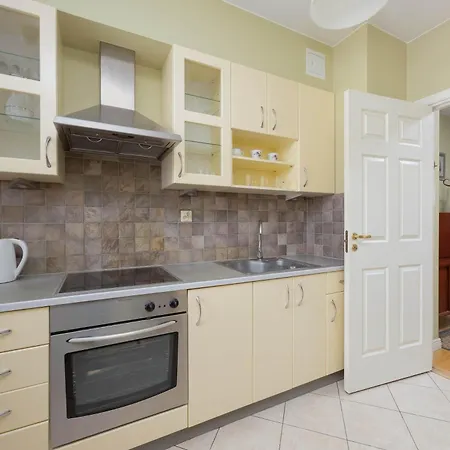 Spacious Pet Friendly In By Renters Warszawa