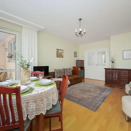 Lejlighed Spacious Pet Friendly In By Renters Warszawa